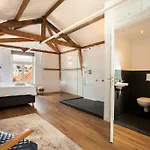 Stayci Serviced Royal Palace Apartman *