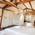 Stayci Serviced Royal Palace Apartman *